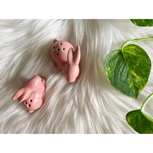 Vintage Rabbit Salt and Pepper Shakers Bunny Table Decor Cottage Kitchen Decor - Picture 3 of 4